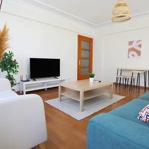 spacious-and-central-flat-in-istanbul.istanbul-turkeyhotels.com/