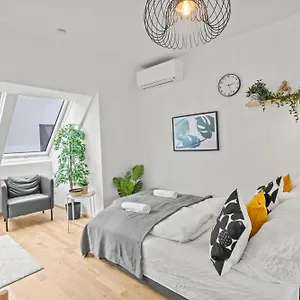 1 Min To Public Transport - 3 Min To Supermarket And Pharmacy - On-site Parking For 19,90 Eur Viyana